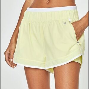 Sweaty Betty utopia green ON YOUR MARKS 4" RUNNING SHORTS size S